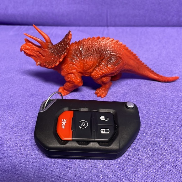 Set of 10 plastic dinosaurs. EUC. See individual pics for size reference. - Picture 6 of 9